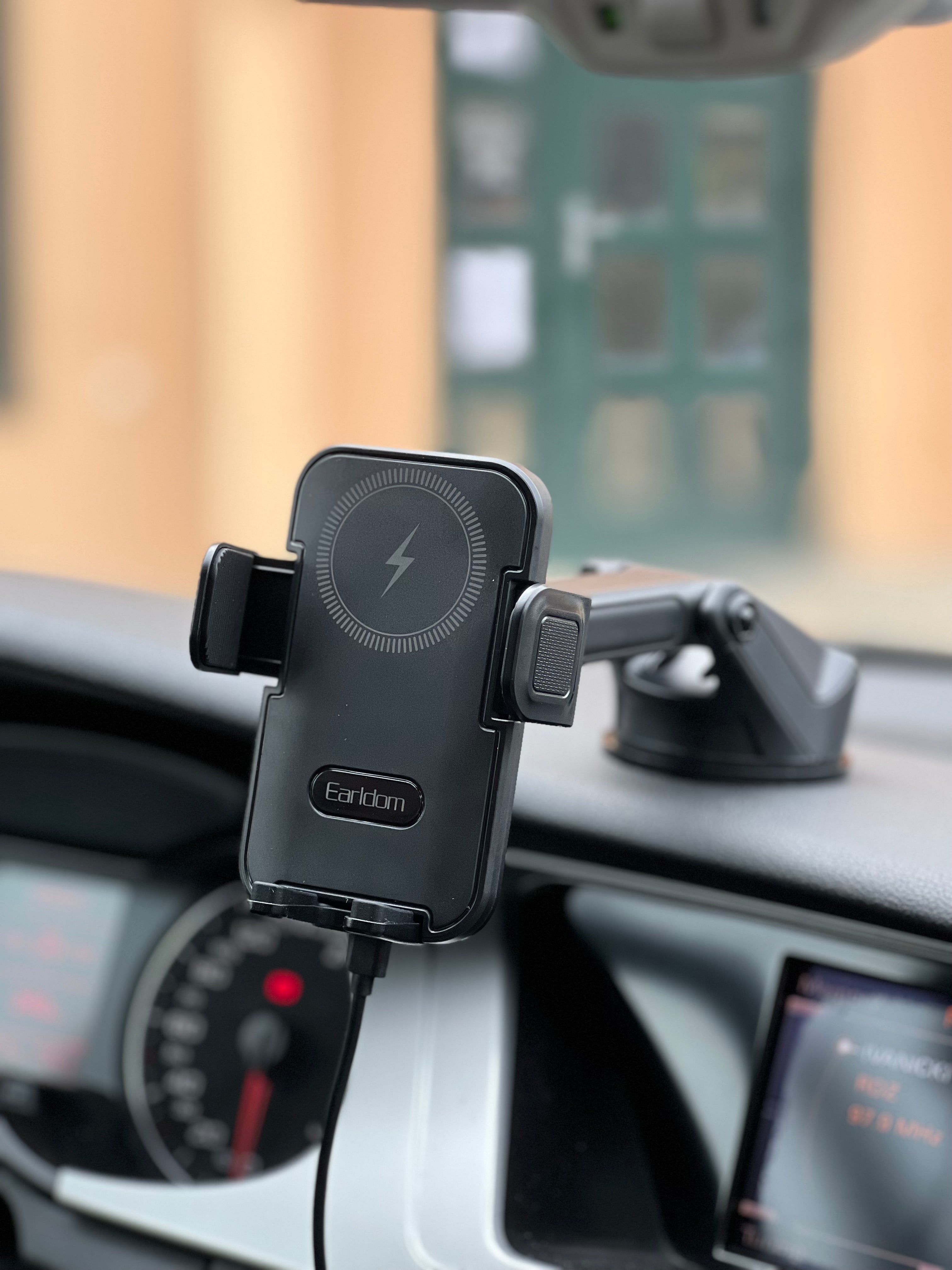 Univerzalni držač i punjač 15W za auto