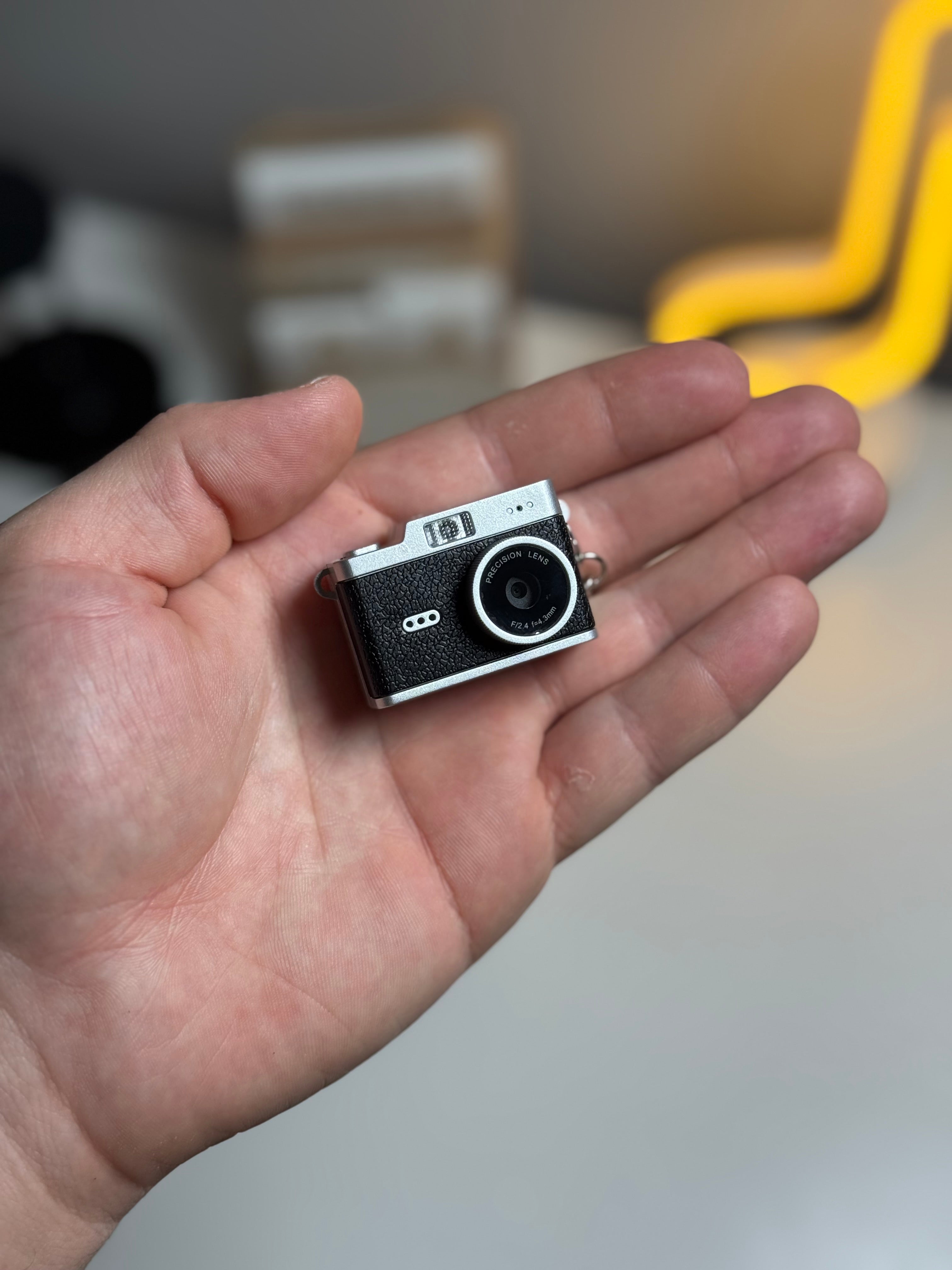 Džepna retro kamera