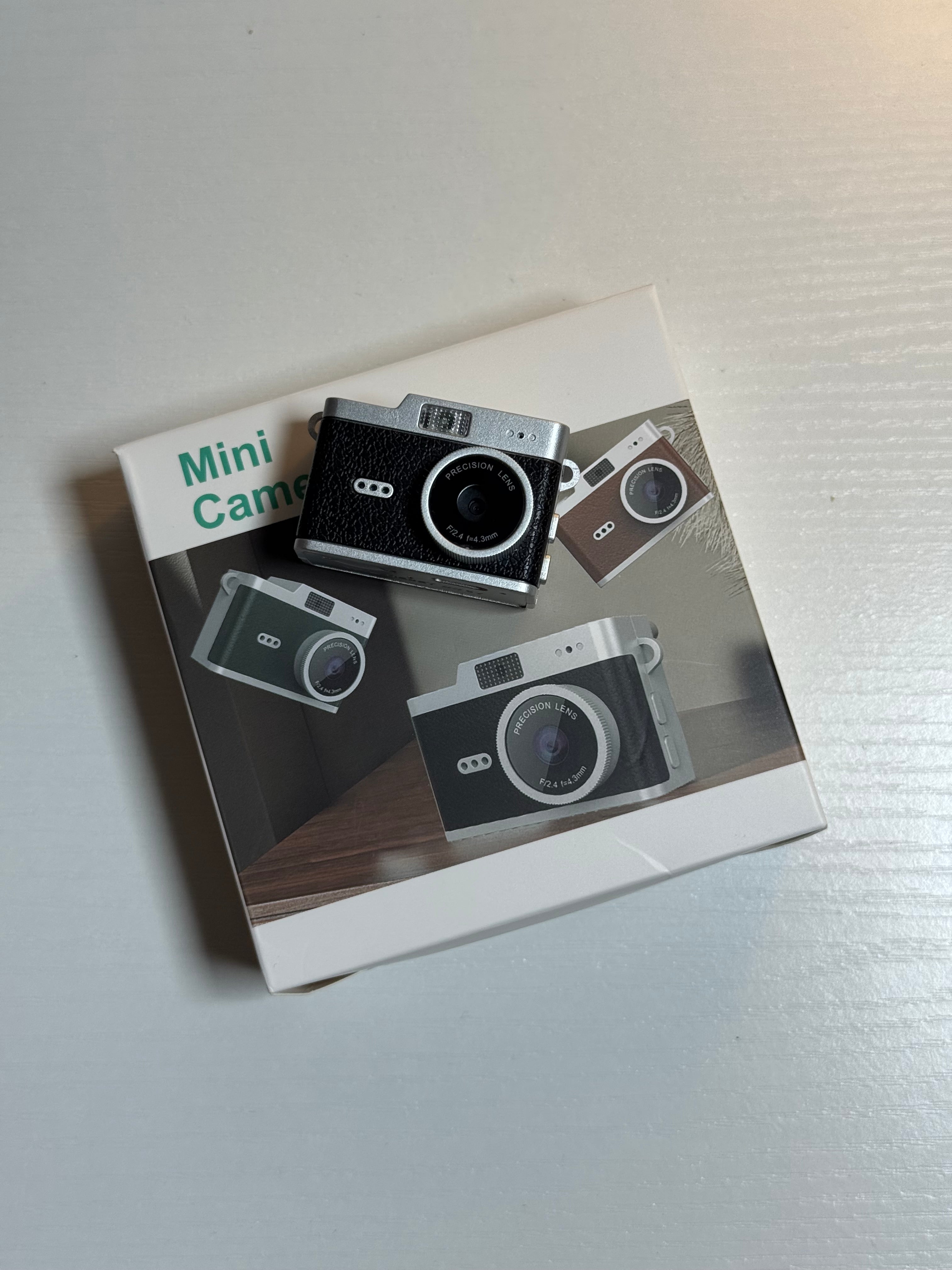 Džepna retro kamera