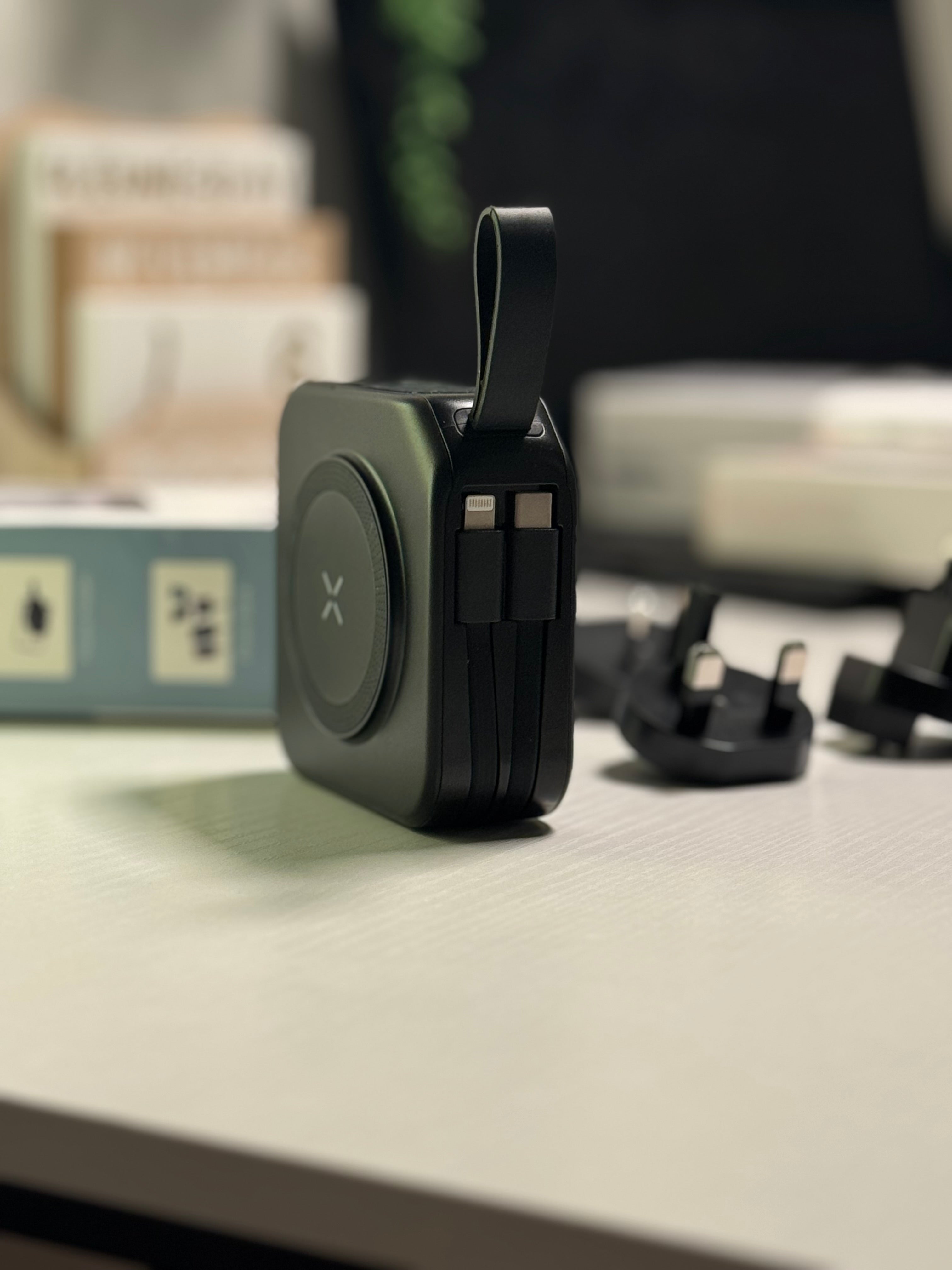 GaN 5-u-1 Travel Punjač & Power Bank 10000 mAh (150+ zemalja)