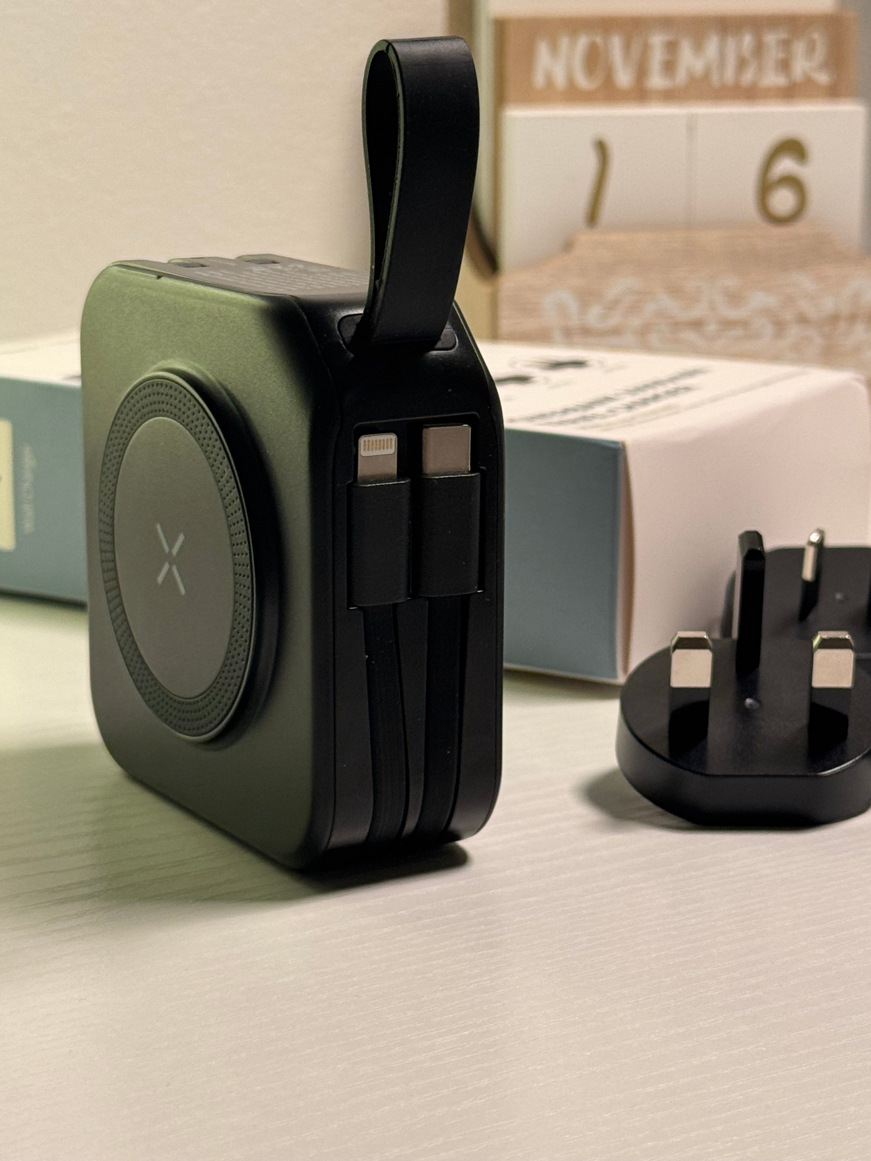 GaN 5-u-1 Travel Punjač & Power Bank 10000 mAh (150+ zemalja)