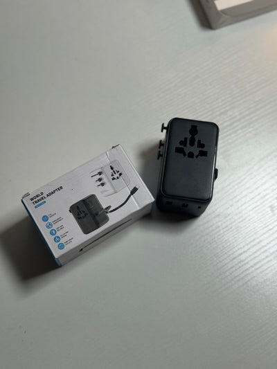 Travel punjač 70W sa C kablom (za 180+ zemalja)