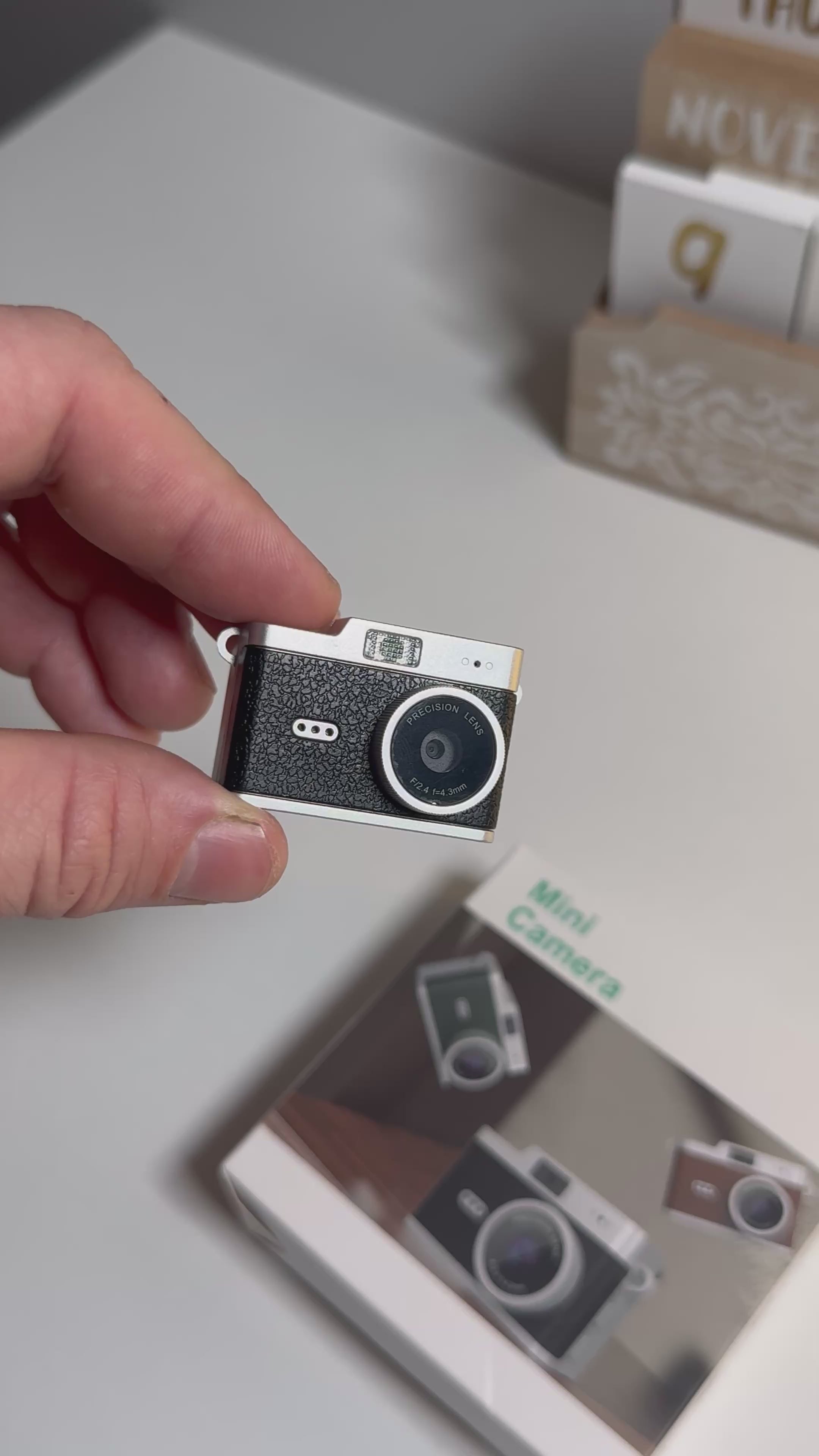 Džepna retro kamera